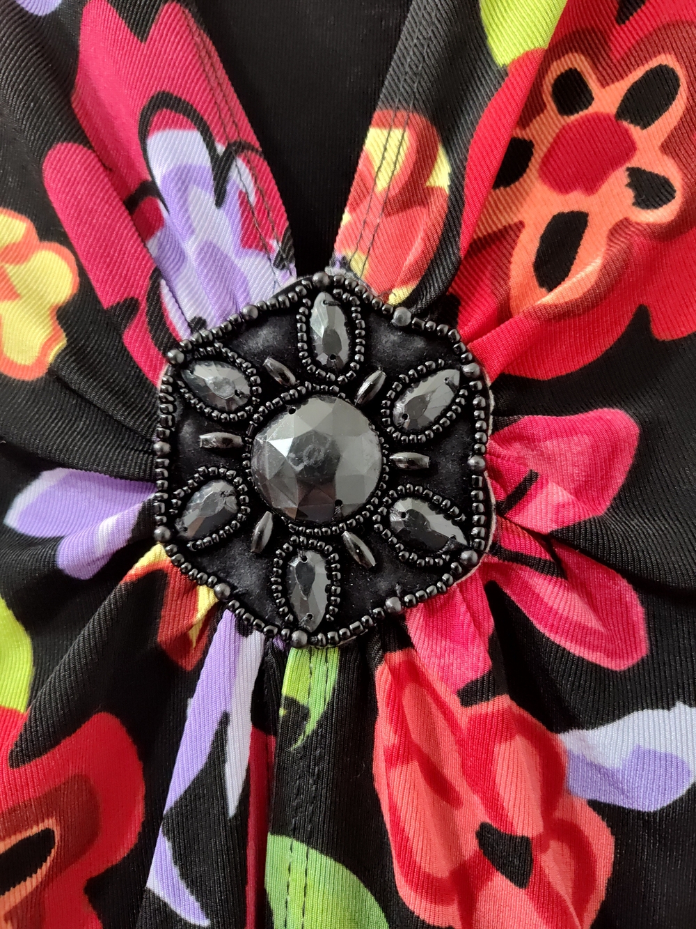 Choices Black Floral V-Neck Tunic with Decorative Brooch Built-in Camisole Vtg - Picture 3 of 14
